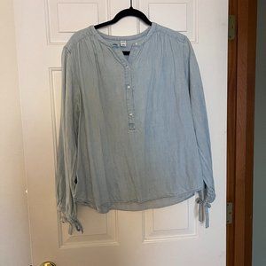Old Navy Denim Top with bow sleeves Medium